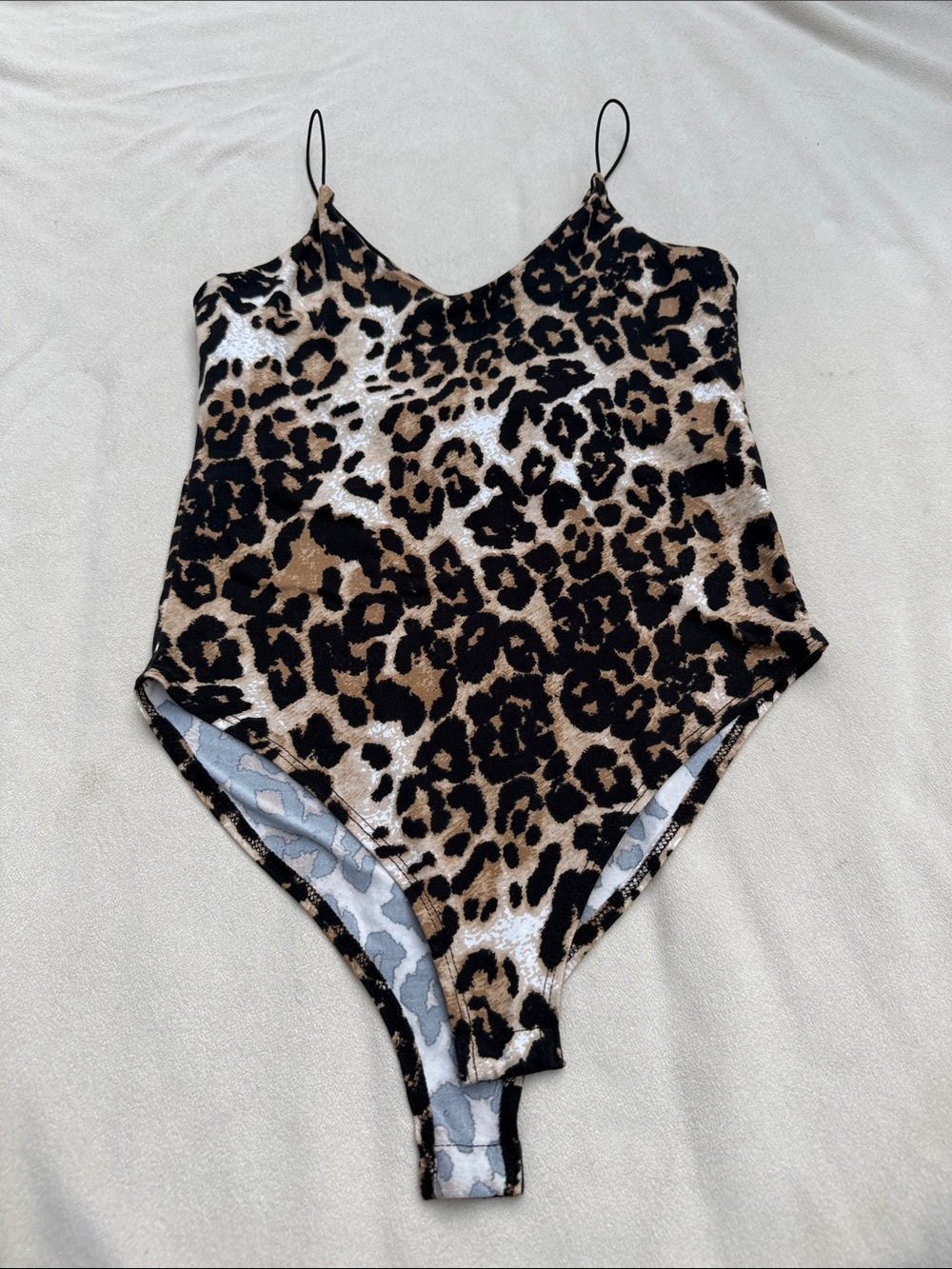 gaze Leopard Print V-Neck Bodysuit in Black and Brown